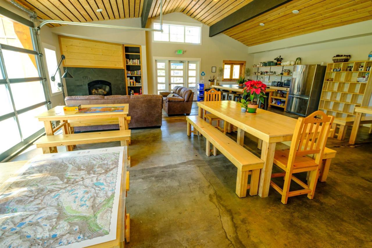 Eastside Guesthouse And Bivy Bishop Exterior photo