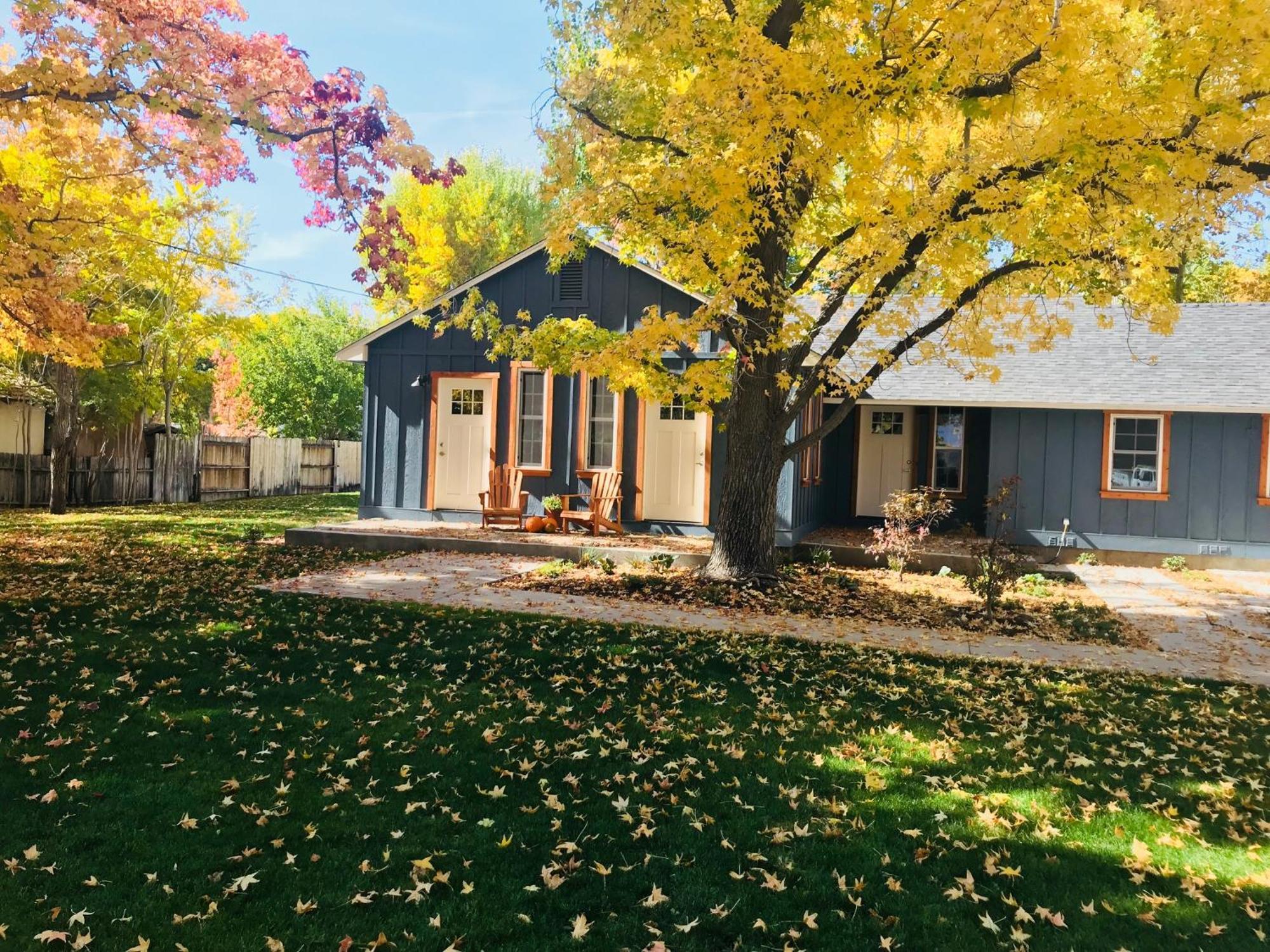 Eastside Guesthouse And Bivy Bishop Exterior photo